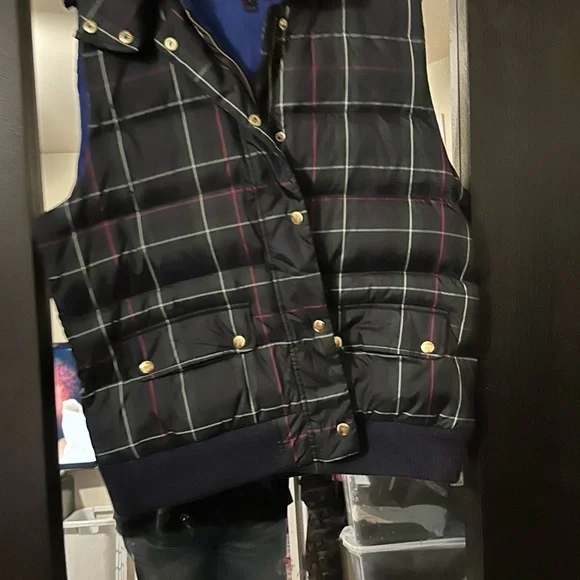 J Crew tartan puffer vest with detachable Hood - Picture 2 of 8